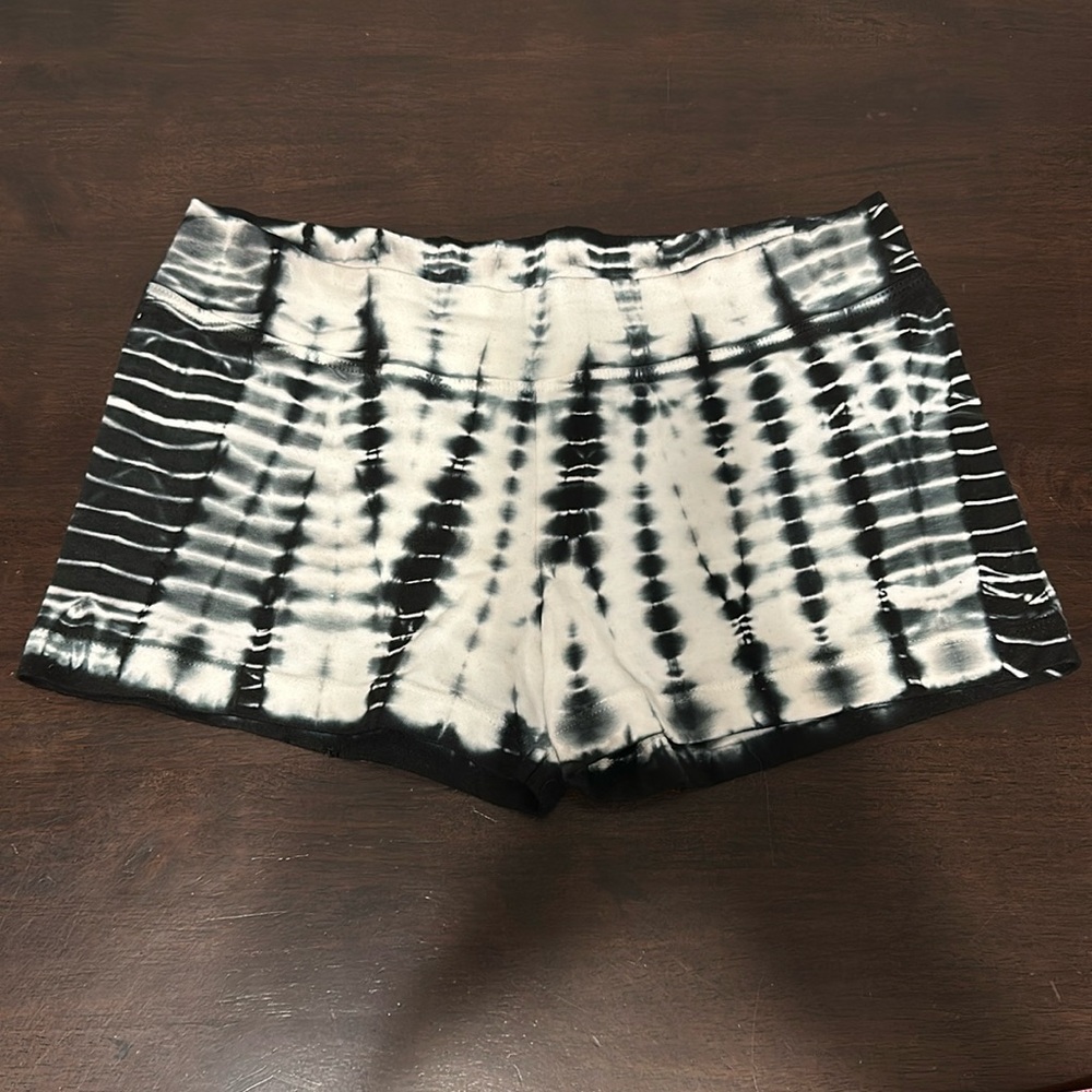 Hard tail dye shorts size medium